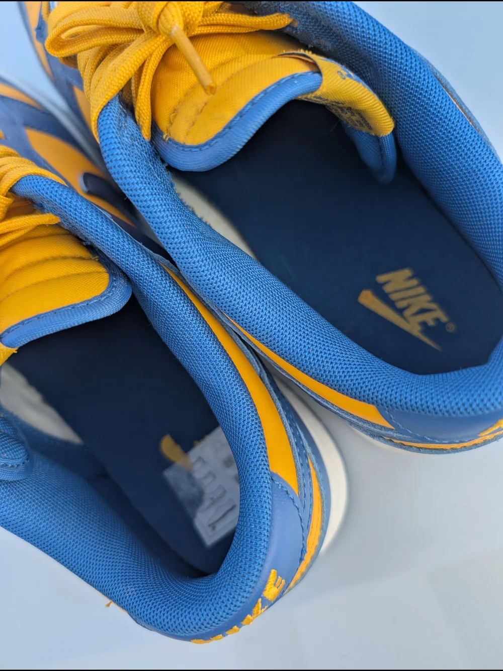 Nike Men's Low-Top Sneakers in Yellow and Blue